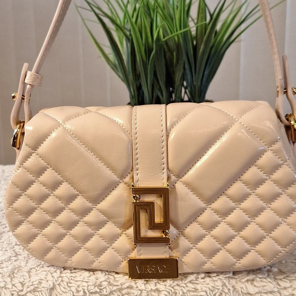 Gorgeous Versace Greca Goddess Leather Bag - Picture 4 of 14
